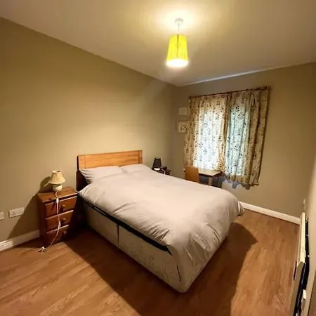 Cosy 2 Bed In Historic Locale *