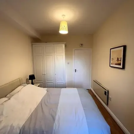 Cosy 2 Bed In Historic Locale 公寓